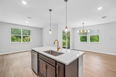 Townhouse in Tampa, Florida 4 bedrooms, 173.17 sq.m. № 2110773 - photo 29