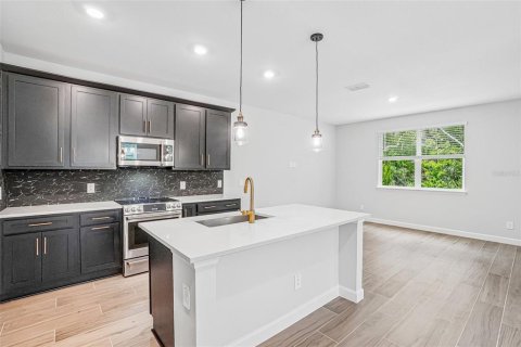 Townhouse in Tampa, Florida 4 bedrooms, 173.17 sq.m. № 2110773 - photo 22