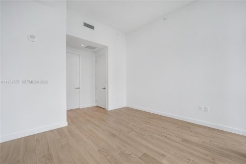 Condo in Miami, Florida, 2 bedrooms  № 2026878 - photo 29