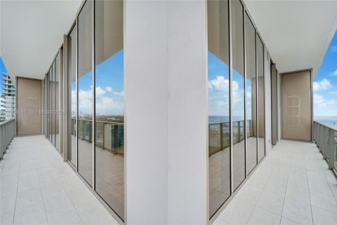 Condo in Miami, Florida, 2 bedrooms  № 2026878 - photo 9