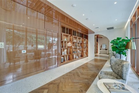 Condo in Miami, Florida, 2 bedrooms  № 2026878 - photo 13