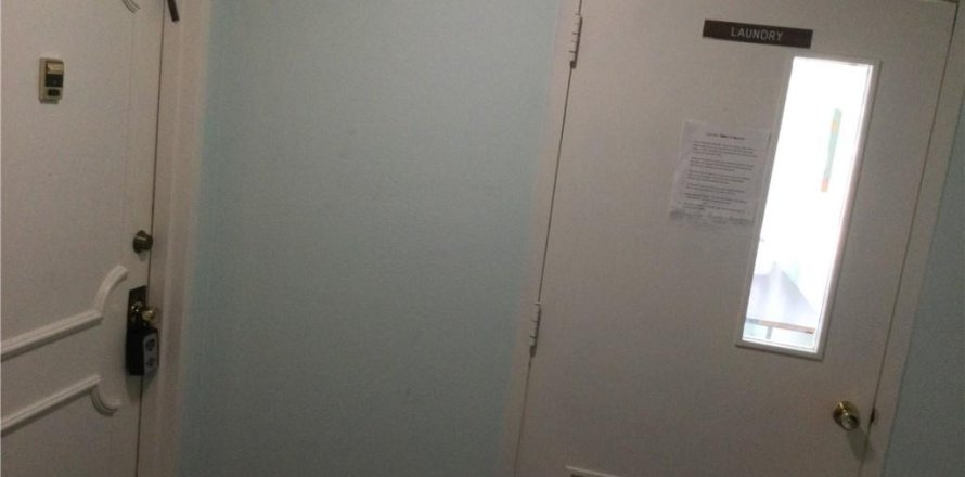 Condo in Tamarac, Florida, 2 bedrooms  № 411053