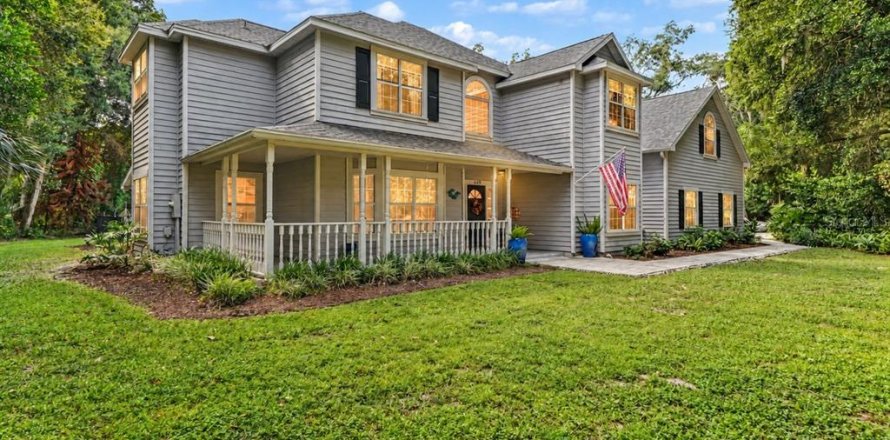 House in Port Orange, Florida 5 bedrooms, 404.22 sq.m. № 2393855