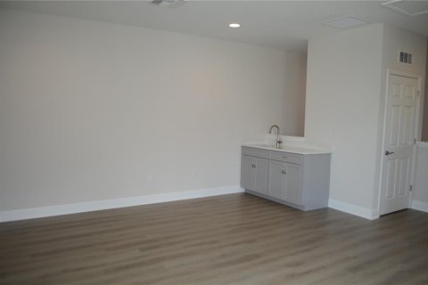 Casa en alquiler en Zephyrhills, Florida, 4 dormitorios, 291.53 m2 № 1787756 - foto 12