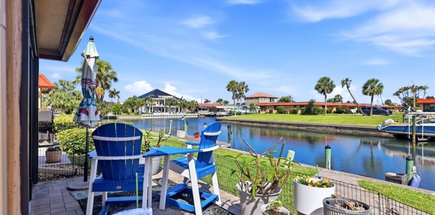 Condominio en Bradenton, Florida, 2 dormitorios № 2147739