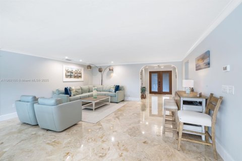 Купить виллу или дом в Марко-Айленд, Флорида 8 комнат, 249.16м2, № 1956947 - фото 10