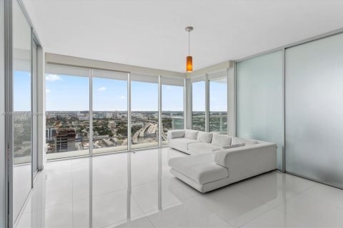 Condominio en Miami, Florida, 2 dormitorios  № 2034321