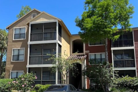 Condo in Saint Petersburg, Florida, 3 rooms  № 1909253 - photo 1