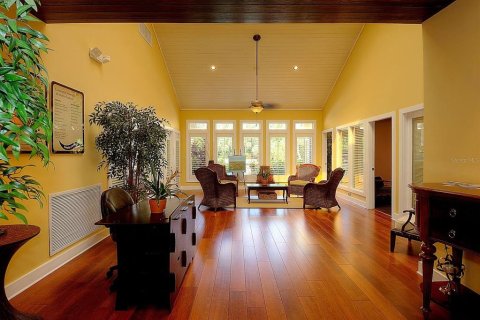 Condo in Saint Petersburg, Florida, 3 rooms  № 1909253 - photo 13