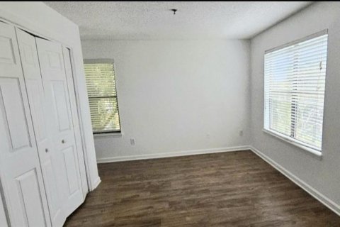 Condo in Saint Petersburg, Florida, 3 rooms  № 1909253 - photo 5