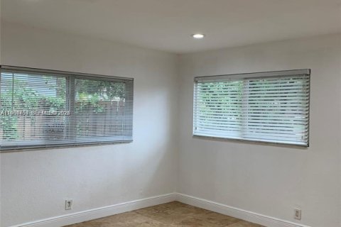 Commercial property in Coral Springs, Florida 375.42 sq.m. № 2026110 - photo 19