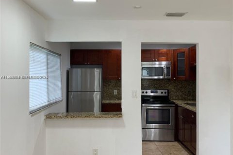 Commercial property in Coral Springs, Florida 375.42 sq.m. № 2026110 - photo 12