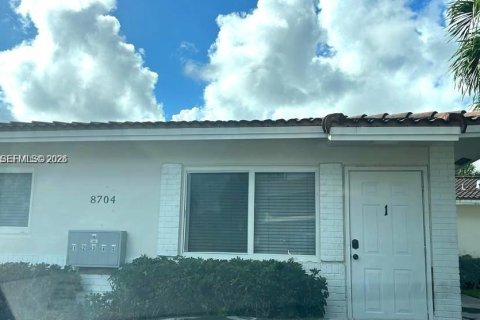 Commercial property in Coral Springs, Florida 375.42 sq.m. № 2026110 - photo 20
