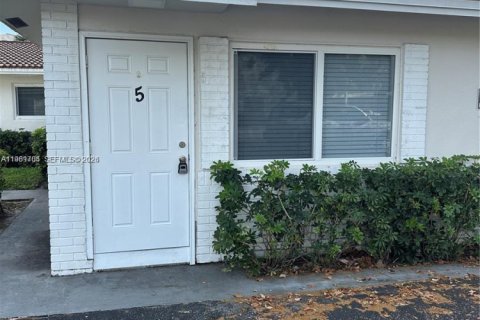 Commercial property in Coral Springs, Florida 375.42 sq.m. № 2026110 - photo 21