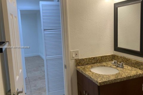 Commercial property in Coral Springs, Florida 375.42 sq.m. № 2026110 - photo 13