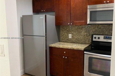 Commercial property in Coral Springs, Florida 375.42 sq.m. № 2026110 - photo 10