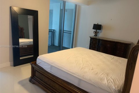 House in Miami Beach, Florida 2 bedrooms, 157.93 sq.m. № 2001583 - photo 17