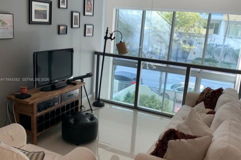 House in Miami Beach, Florida 2 bedrooms, 157.93 sq.m. № 2001583 - photo 8