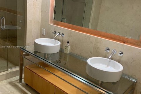 House in Miami Beach, Florida 2 bedrooms, 157.93 sq.m. № 2001583 - photo 20