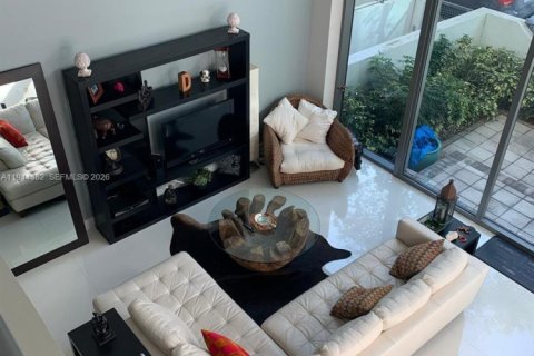 House in Miami Beach, Florida 2 bedrooms, 157.93 sq.m. № 2001583 - photo 2