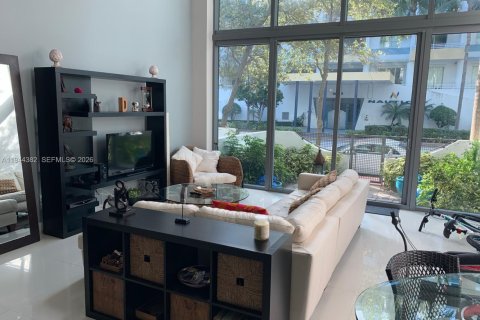 House in Miami Beach, Florida 2 bedrooms, 157.93 sq.m. № 2001583 - photo 3