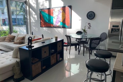 House in Miami Beach, Florida 2 bedrooms, 157.93 sq.m. № 2001583 - photo 5