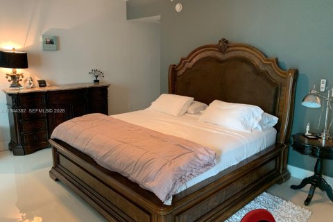 House in Miami Beach, Florida 2 bedrooms, 157.93 sq.m. № 2001583 - photo 16