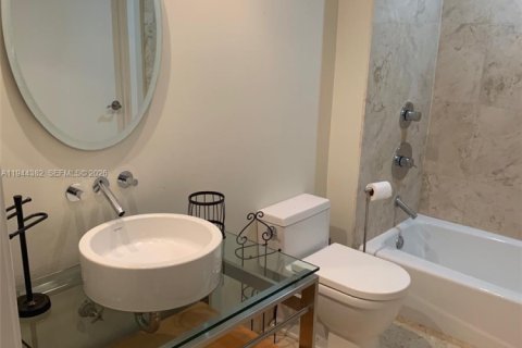 House in Miami Beach, Florida 2 bedrooms, 157.93 sq.m. № 2001583 - photo 13