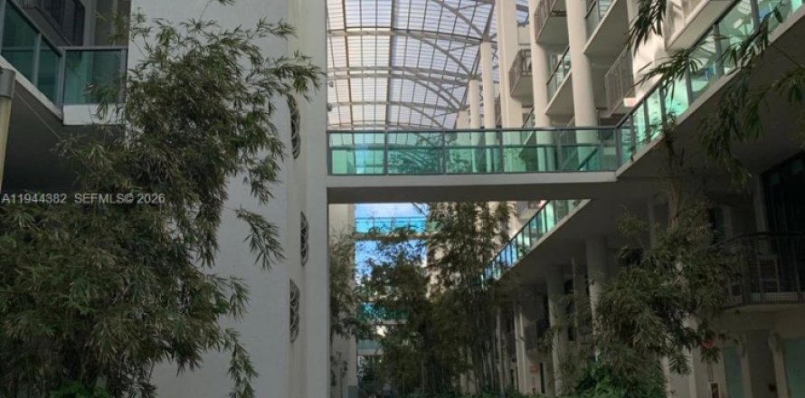 House in Miami Beach, Florida 2 bedrooms, 157.93 sq.m. № 2001583