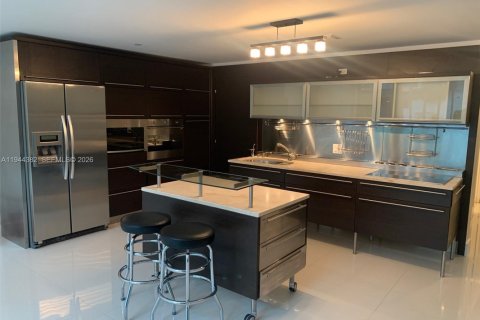 House in Miami Beach, Florida 2 bedrooms, 157.93 sq.m. № 2001583 - photo 9