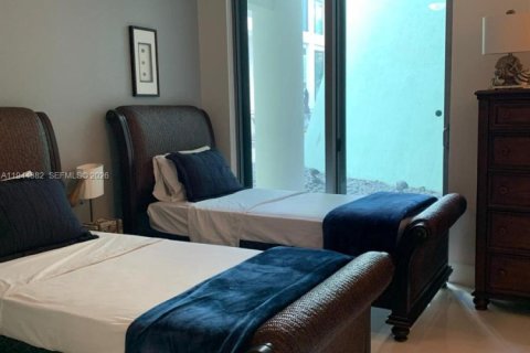 House in Miami Beach, Florida 2 bedrooms, 157.93 sq.m. № 2001583 - photo 10