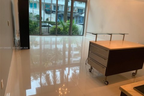 House in Miami Beach, Florida 2 bedrooms, 157.93 sq.m. № 2001583 - photo 6