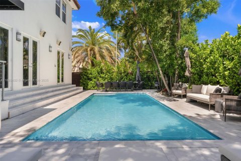 Casa en alquiler en Miami Beach, Florida, 6 dormitorios, 349.5 m2 № 2018305 - foto 18