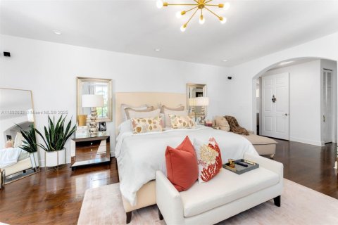 Casa en alquiler en Miami Beach, Florida, 6 dormitorios, 349.5 m2 № 2018305 - foto 24