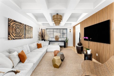 Casa en alquiler en Miami Beach, Florida, 6 dormitorios, 349.5 m2 № 2018305 - foto 9