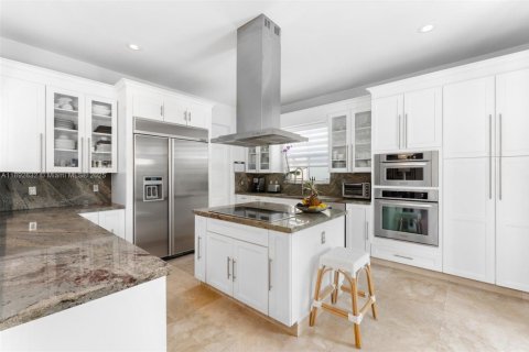 Casa en alquiler en Miami Beach, Florida, 6 dormitorios, 349.5 m2 № 2018305 - foto 11