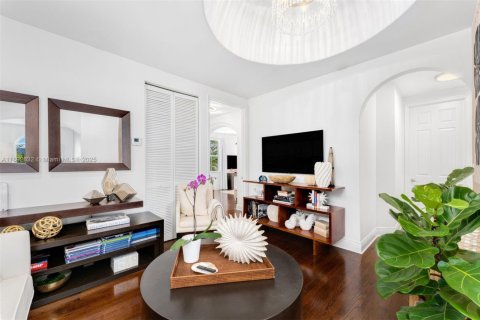 Casa en alquiler en Miami Beach, Florida, 6 dormitorios, 349.5 m2 № 2018305 - foto 22