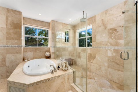 Casa en alquiler en Miami Beach, Florida, 6 dormitorios, 349.5 m2 № 2018305 - foto 25