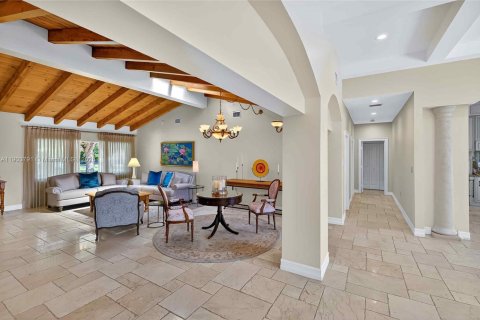 House in Miami Shores, Florida 4 bedrooms, 335.47 sq.m. № 1955221 - photo 12