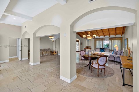 House in Miami Shores, Florida 4 bedrooms, 335.47 sq.m. № 1955221 - photo 13