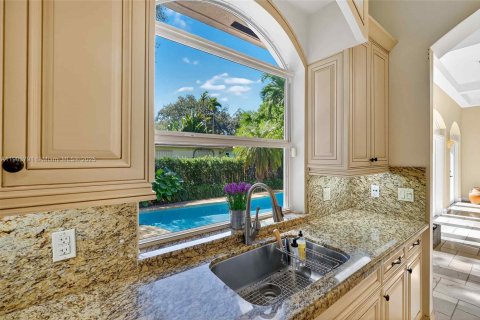 House in Miami Shores, Florida 4 bedrooms, 335.47 sq.m. № 1955221 - photo 21