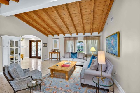 House in Miami Shores, Florida 4 bedrooms, 335.47 sq.m. № 1955221 - photo 8