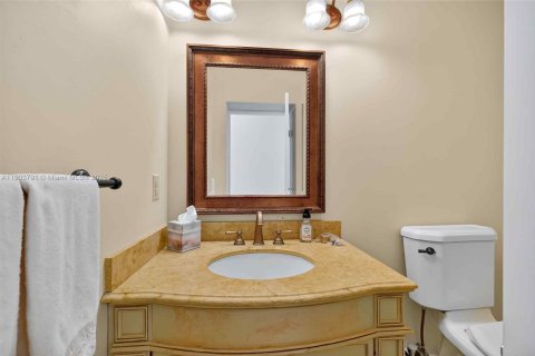 House in Miami Shores, Florida 4 bedrooms, 335.47 sq.m. № 1955221 - photo 27