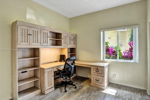 House in Pembroke Pines, Florida 3 bedrooms, 120.03 sq.m. № 1862919 - photo 14