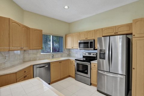House in Pembroke Pines, Florida 3 bedrooms, 120.03 sq.m. № 1862919 - photo 8