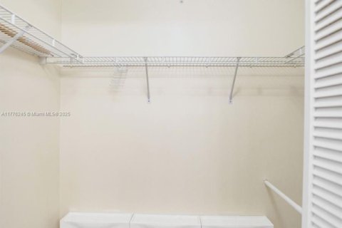 House in Pembroke Pines, Florida 3 bedrooms, 120.03 sq.m. № 1862919 - photo 13