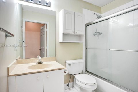 House in Pembroke Pines, Florida 3 bedrooms, 120.03 sq.m. № 1862919 - photo 15