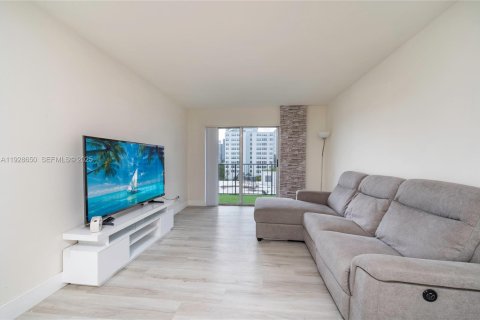 Condominio en venta en Miami Beach, Florida, 1 dormitorio, 53.98 m2 № 1987858 - foto 10