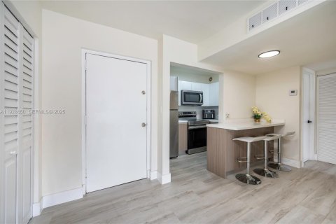 Condominio en venta en Miami Beach, Florida, 1 dormitorio, 53.98 m2 № 1987858 - foto 11