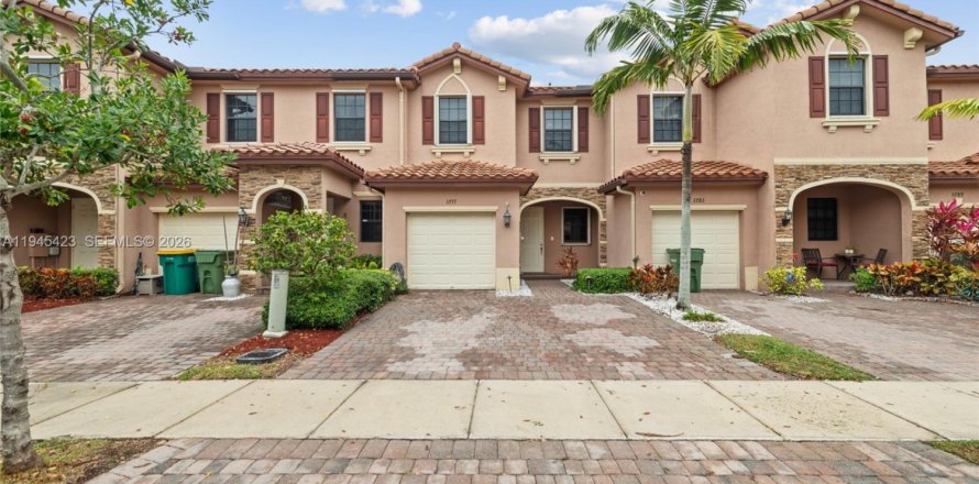 Adosado en Homestead, Florida 3 dormitorios, 130.71 m2 № 2002120